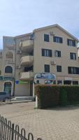 VUK's 5 min from the BEACH Two-Bedroom Apart - B&B Budua