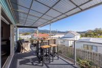 Wharf Landing - Harbour View with Sunny Balcony, Walk to Town - Bed and Breakfast Coromandel