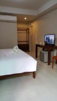Yellow House Rayong - B&B Ban Phe