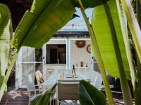 Sea Breeze Cottage - oceanstays - B&B Yamba