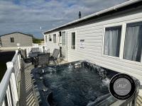 Golf Village 27, Hot tub, WiFi, pet friendly, located overlooking Golf course - Grange Leisure Park - Meadow Lakes Caravan & Lodge Hire - Chambres d'hôtes Mablethorpe