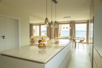 Kožino Bay Lodge - Brand New Seaside Apartments, Heated Pool - Chambres d'hôtes Kožino
