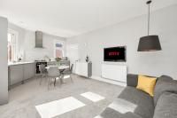 The Perfect Stay, One Bedroom Apartment - Large Terrace with Amazing View - B&B London