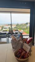 Calma House Luxury by the Sea Chalkoutsi Oropos - Chambres d'hôtes Khalkoútsion