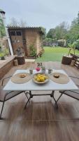 Glossy Messinian Escape - Cozy Yard Apartment - B&B Filiatrá