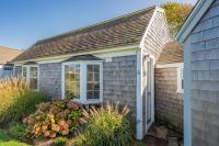 Serenity - Cozy Beachfront Charm Awaits - B&B South Yarmouth