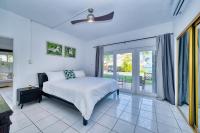 South Sound 2BR Beach Retreat with Pool & Patio - Bed and Breakfast Georgetown