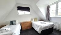Spacious 4 Bedroom House, Old Town - B&B Swindon