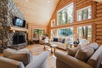 Riverfront log cabin style home with full kitchen deck washer & dryer and WIFI - Ferienwohnung Bend