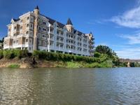 Dew River Castle Lake View Stay Aluva Cochin - Bed and Breakfast Aluva