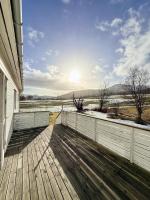Cozy House by the Lake - Bed and Breakfast Festvåg