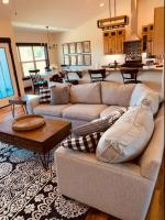 Glacier-Area Home• HotTub+ Heated Patio• 3 Baths - B&B Kalispell