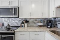 Be A Nomad - 2BR Beach Apartment - 1-Min Walk to Sand - Sleeps 4 - Chambres d’hôtes Jacksonville Beach