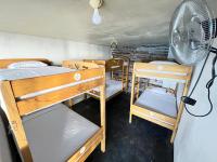 Lit Simple dans Dortoir pour Hommes