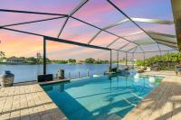 Sho Me Sunshine Lake Front w Southern Exposure - B&B Cape Coral