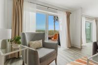 Be A Nomad -1 Min to Jacksonville Beach - 2 Bed 2 Bath - Sleeps 6 Free Parking - Chambres d'hôtes Jacksonville Beach