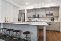 Contemporary Condo Downtown Savannah - B&B Savannah