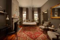 Charming Victorian Home Cocktail Pool - B&B Savannah