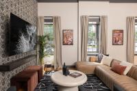 Updated Townhome Free Parking - B&B Savannah