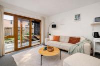 Cosy 2BR Unit - Walk to Town & Sleeps 5 - Chambres d'hôtes Queenstown