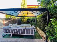 Modern, Comfortable Home Steps from Swan River in South Perth - B&B Perth