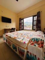 Apartment with Mountain View