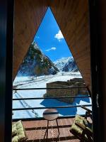 Cabin By The River Kazbegi - B&B Stepantsminda