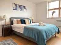 Modern Apartment in London with Secure Parking Sleeps 6 - Ferienwohnung London