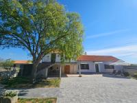 Holiday Home Nena - B&B Drniš