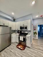 Grand Holiday 1BR Penthouse near Newark Airport - Chambres d'hôtes Newark