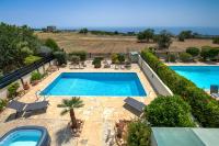 Seaview Villa in Peyia with Private Pool by VICHY Holidays - B&B Pafos