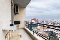City Center Stay with Balcony View, 2BR, Sleeps 5 - B&B Shkoder