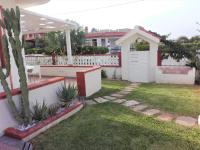 Villa dei Fiori - Ground Floor Garden Apartment Near Beach - Chambres d'hôtes San Lorenzo