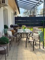 Local-Lux Garden Residence-12Guests-140m2-Free Parking - Chambres d'hôtes Kecskemét