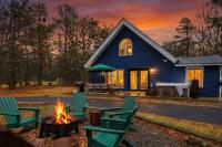 Designer Cozy with Hot Tub, Fire Pit & Game Room! - Bed and Breakfast Long Pond