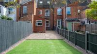 Stylish 3BR Victorian House | Garden, BBQ, Parking - B&B Hinwick