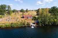 Secluded, private jetty, facing south, on the lake - B&B Kvillsfors