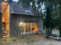 Gites la Rifflais - L'étang - vue sur étang privé - Chambres d'hôtes Langourla