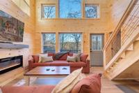 Skyward Chalet - Hot Tub - Fire Pit - Deck - RRG - B&B Stanton