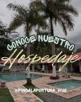 Hospedaje con acceso al rio y piscina en finca la fortuna con piscina, amplias zonas sociales y verdes - Chambres d’hôtes La Concepción
