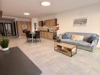 Ocean Breeze Apartment, Sleeps 6, Family-Friendly - B&B San Pawl il-Baħar