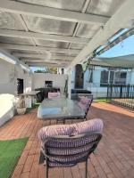 Peaceful, Pool, LowTox, B'fast included, Yoga Yard - B&B Brisbane
