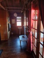 Zimmer mit Kingsize-Bett und Meerblick