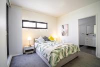 Spacious 3BR, Walk to Train, 2 Free Parking - Chambres d'hôtes Sydney