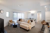 Manly Beachfront 3BR walk to cafes & dining - Bed and Breakfast Sydney