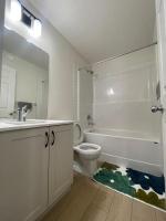 New and nice bedroom in Riverview D - B&B Edmonton