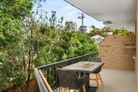 Spacious 2BR Stay, Parking Pool & Balcony - Ferienwohnung Brisbane