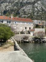 Waterfront villa with fantastic view - B&B Dobrota