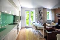 Modern & Sunny 2BR - Nivy Bus Station 2min - Fast Wifi - Balcony with view - Close to old town - B&B Čunovo