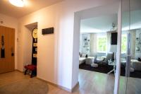 Modern & Sunny 2BR - Nivy Bus Station 2min - Fast Wifi - Balcony with view - Close to old town - B&B Čunovo